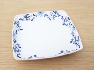 染付花唐草プレートM